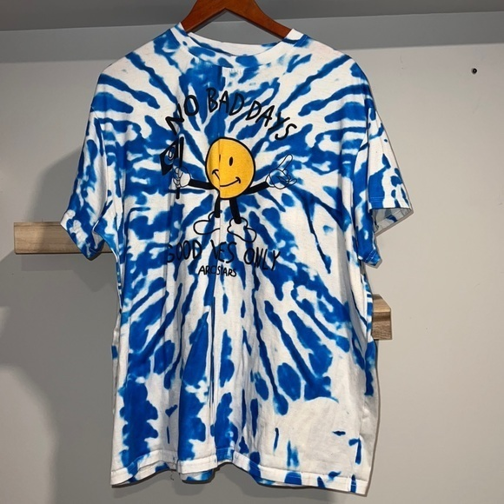 Tie dye blue and white‎ good vibes t shirt